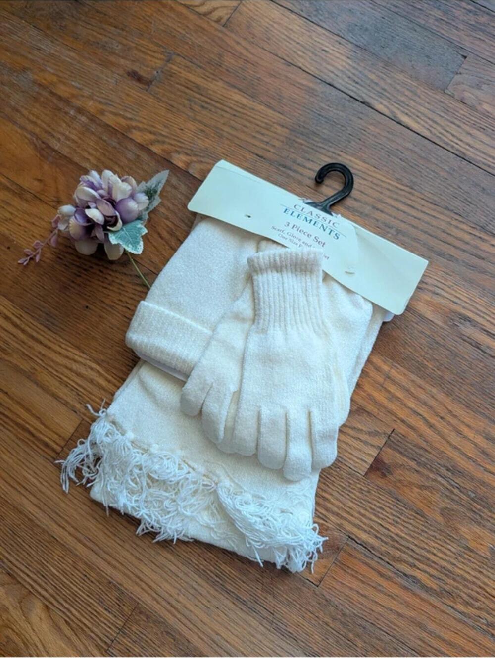 Cream 3 PC set scarf gloves NEW